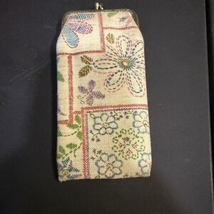 Vintage Celebrity New York Embroidered Eyeglass Case Floral With Kiss Lock